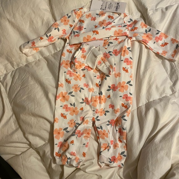 3piece set hat, booties, onsie - Picture 1 of 6